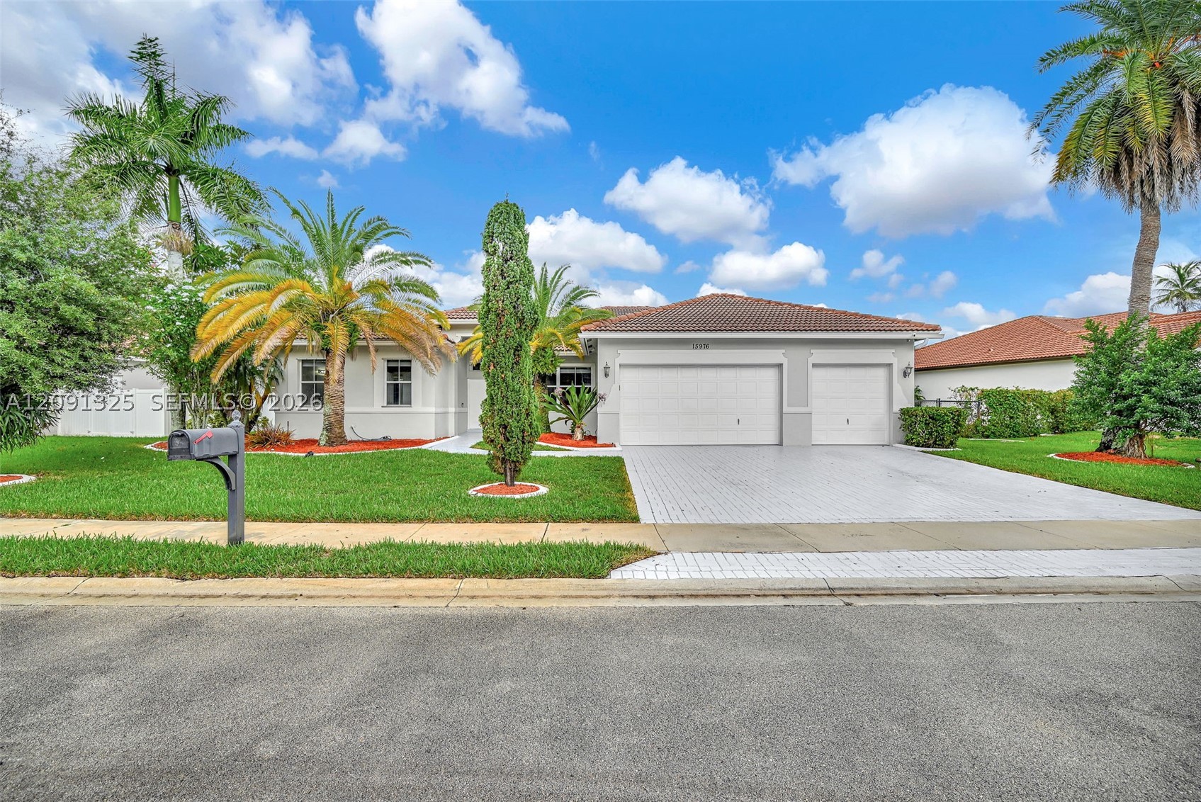 15976 SW 4th St, Pembroke Pines FL 33027