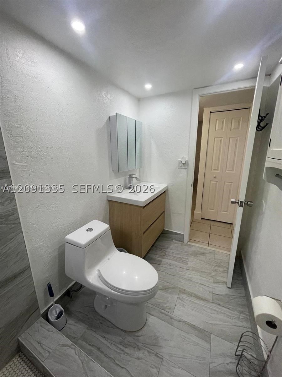 4550 NW 9th St #102E, Miami FL 33126