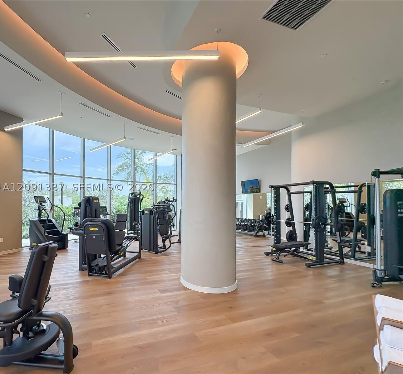 2411 Laguna Circle #903, North Miami FL 33181
