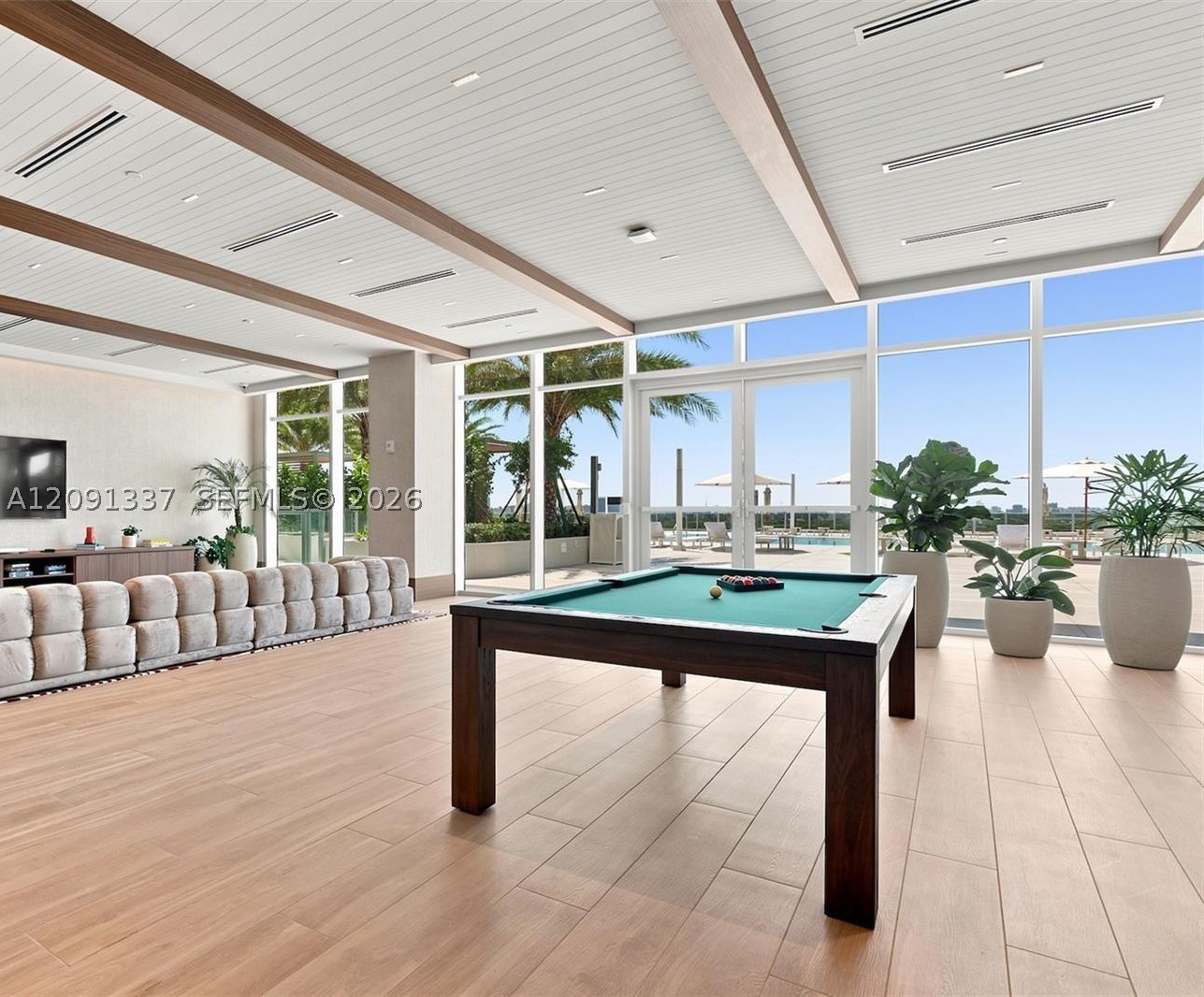 2411 Laguna Circle #903, North Miami FL 33181