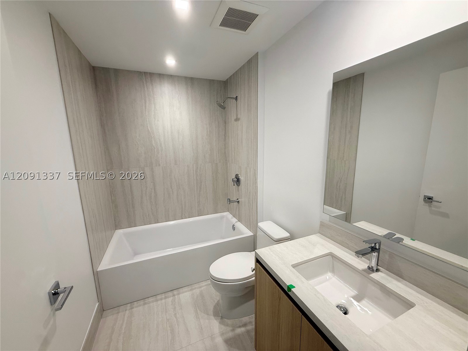 2411 Laguna Circle #903, North Miami FL 33181