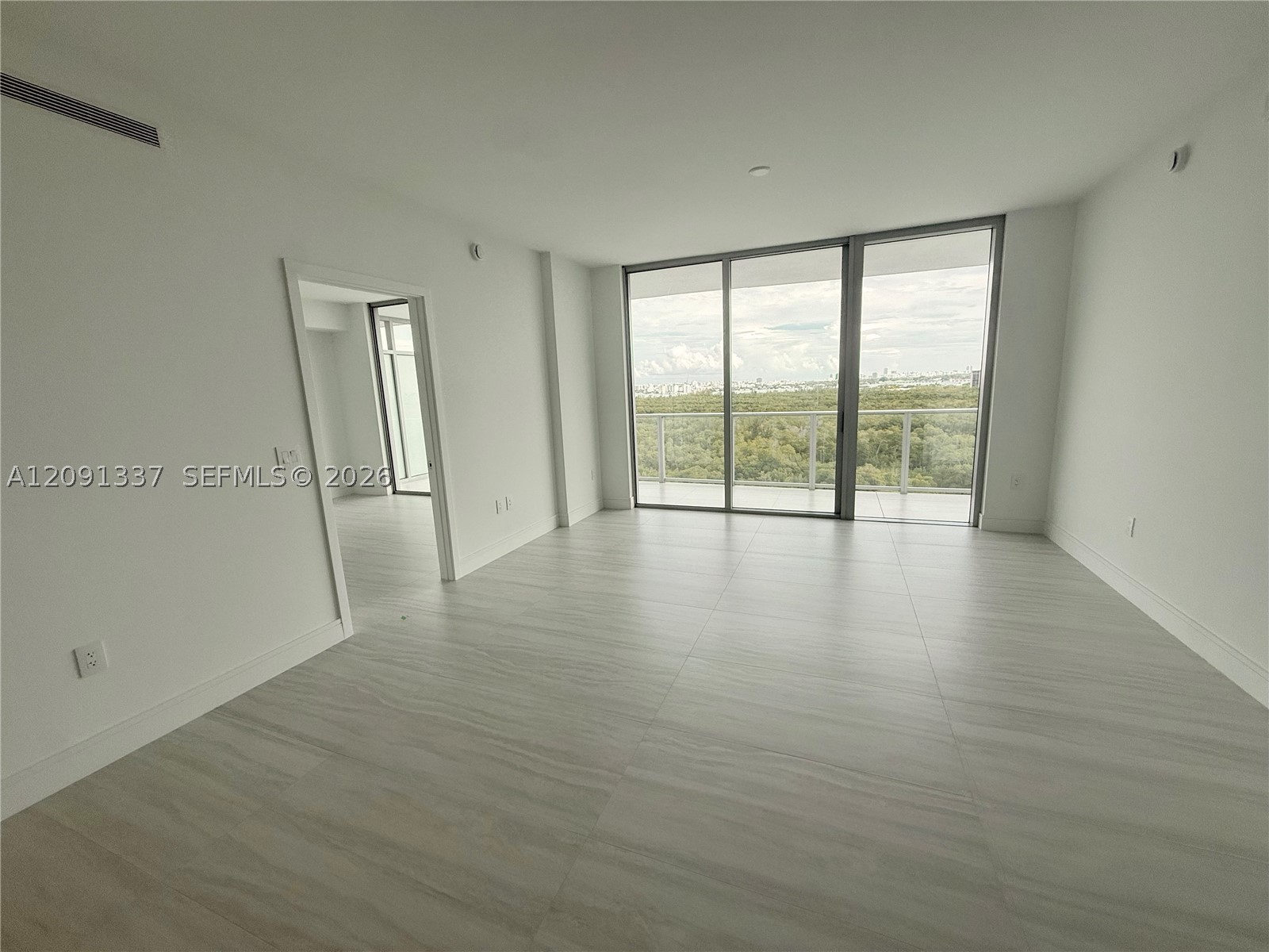 2411 Laguna Circle #903, North Miami FL 33181