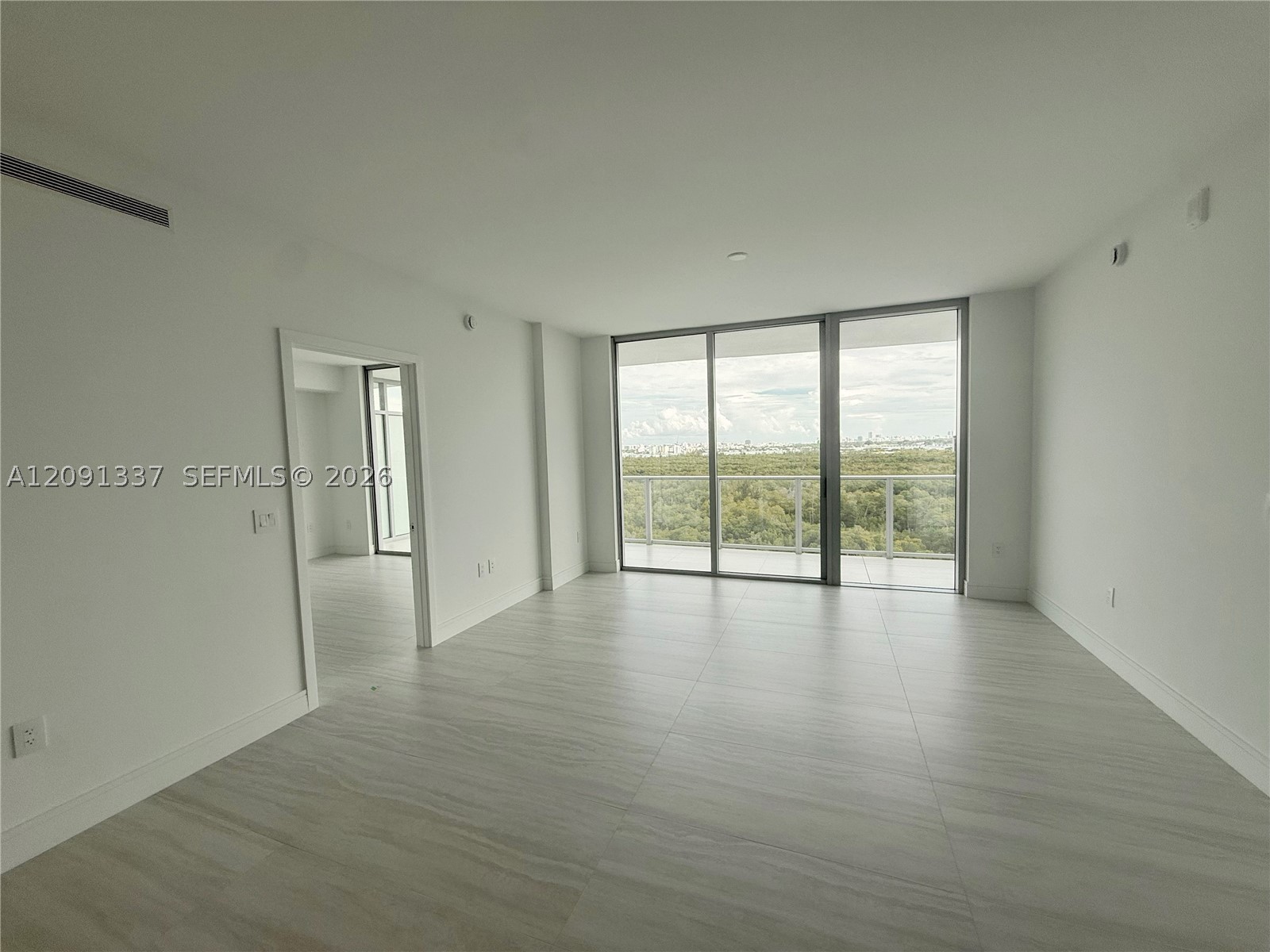 2411 Laguna Circle #903, North Miami FL 33181