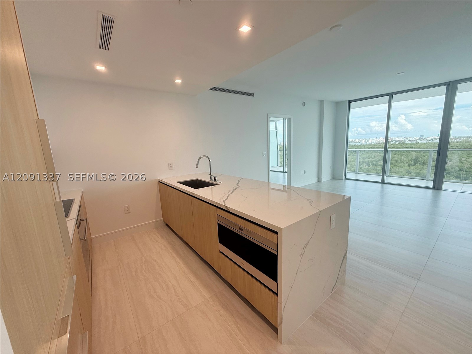 2411 Laguna Circle #903, North Miami FL 33181