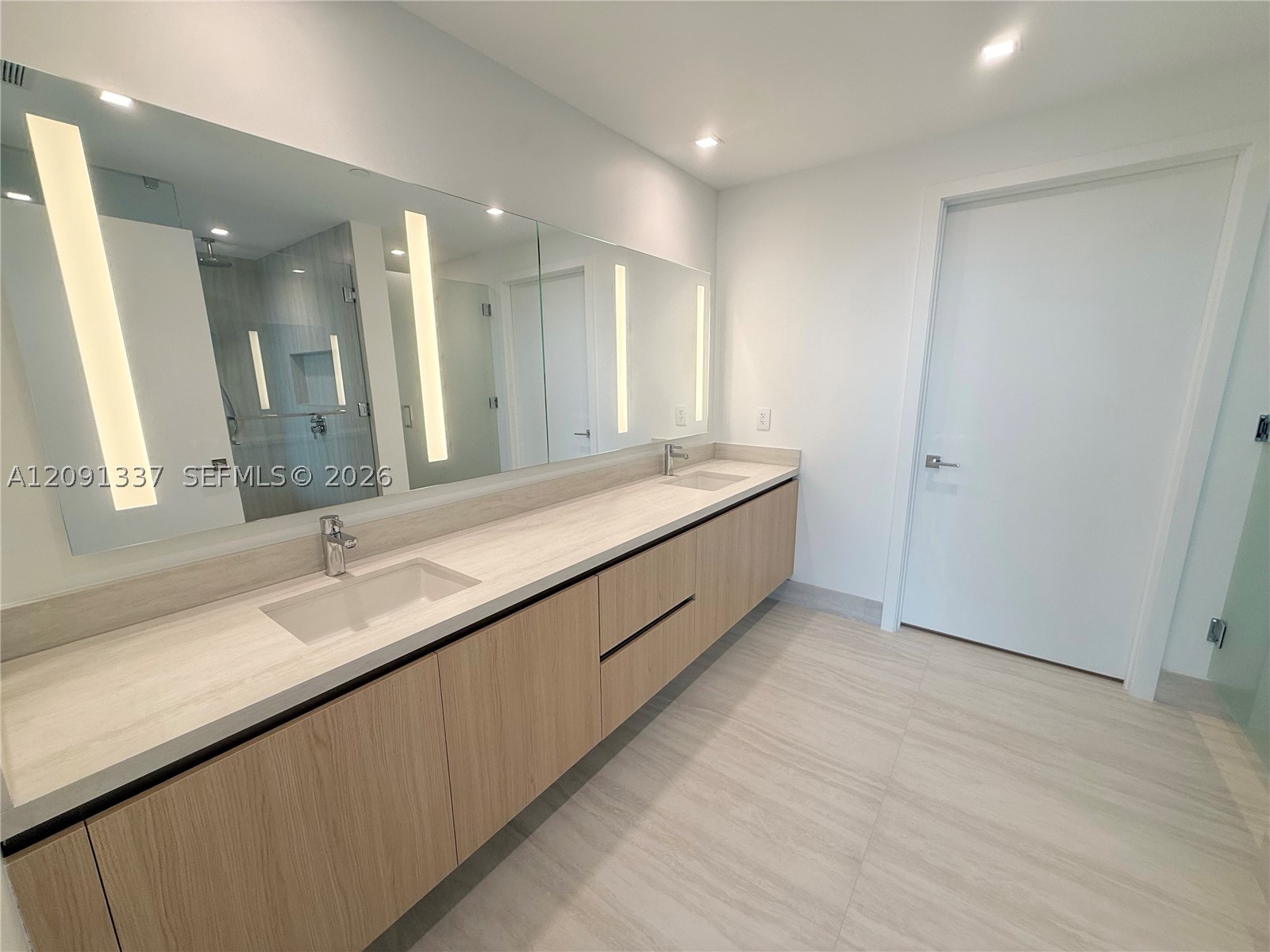 2411 Laguna Circle #903, North Miami FL 33181