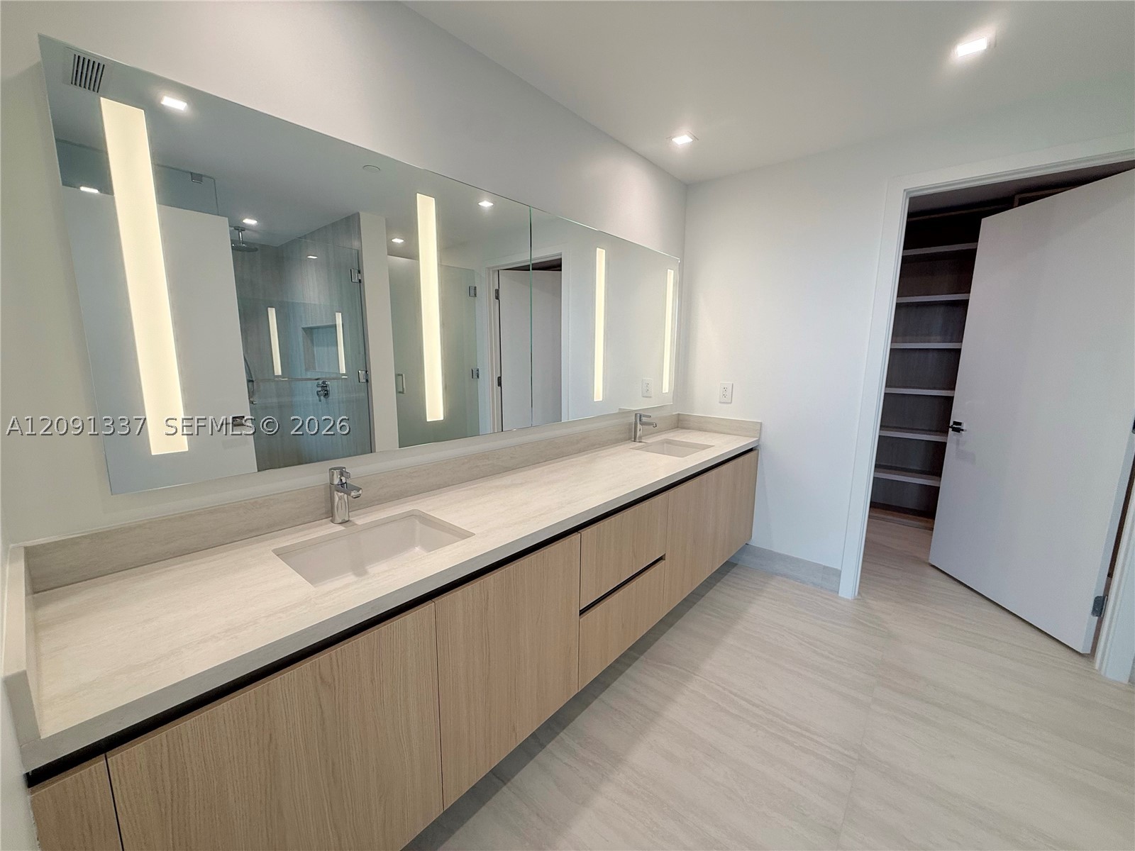 2411 Laguna Circle #903, North Miami FL 33181
