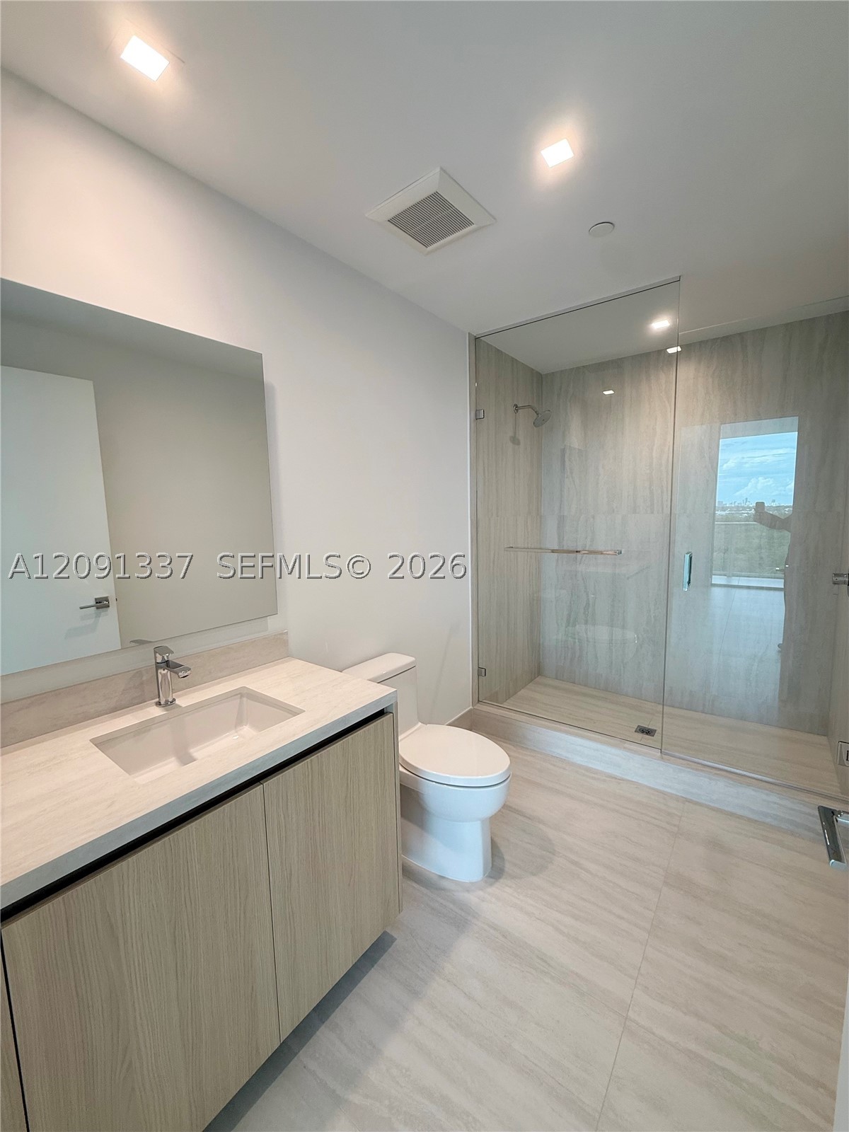 2411 Laguna Circle #903, North Miami FL 33181