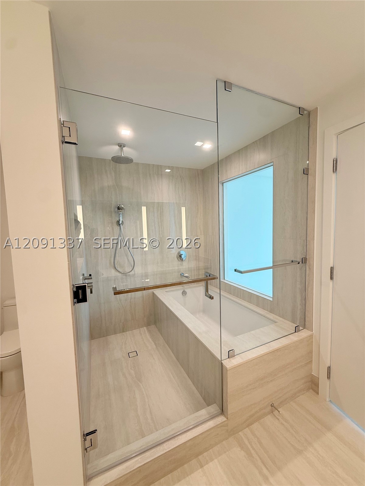 2411 Laguna Circle #903, North Miami FL 33181
