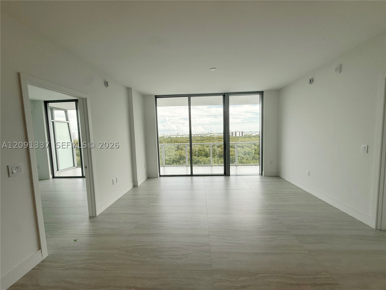2411 Laguna Circle #903, North Miami FL 33181