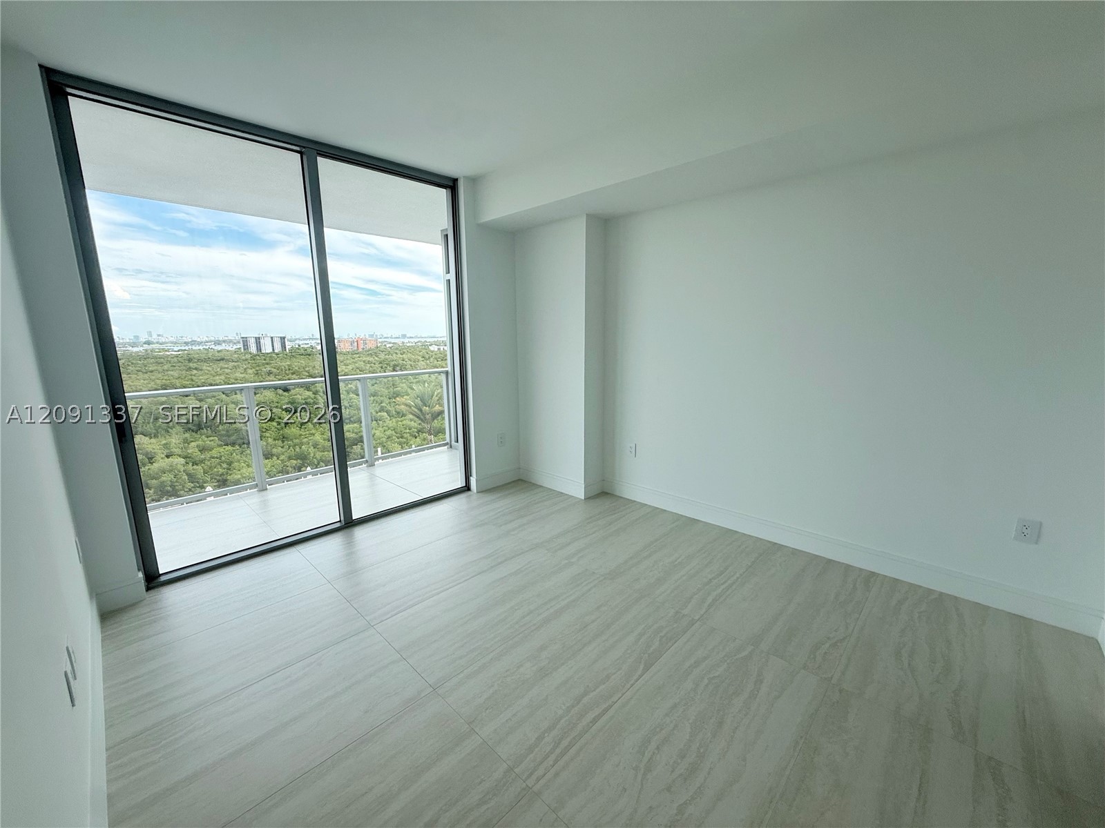 2411 Laguna Circle #903, North Miami FL 33181
