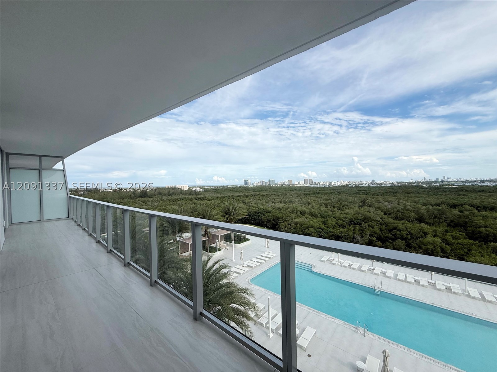 2411 Laguna Circle #903, North Miami FL 33181