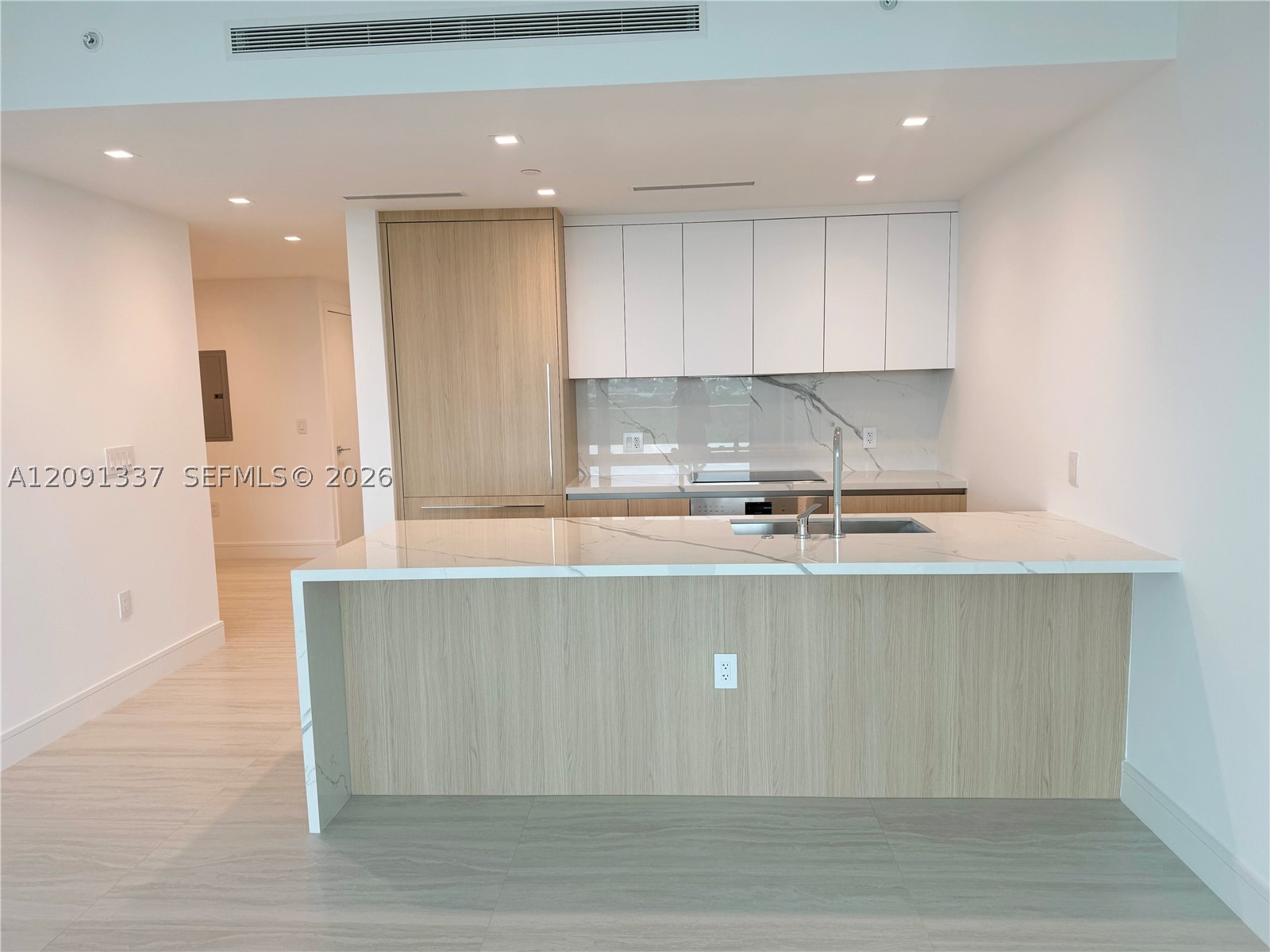 2411 Laguna Circle #903, North Miami FL 33181