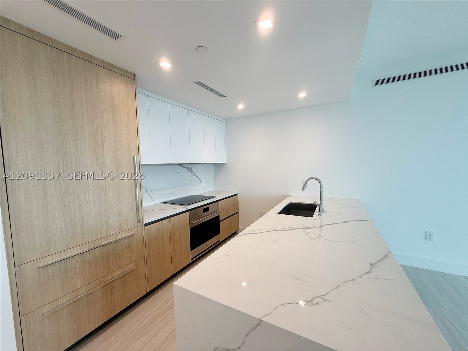 2411 Laguna Circle #903, North Miami FL 33181