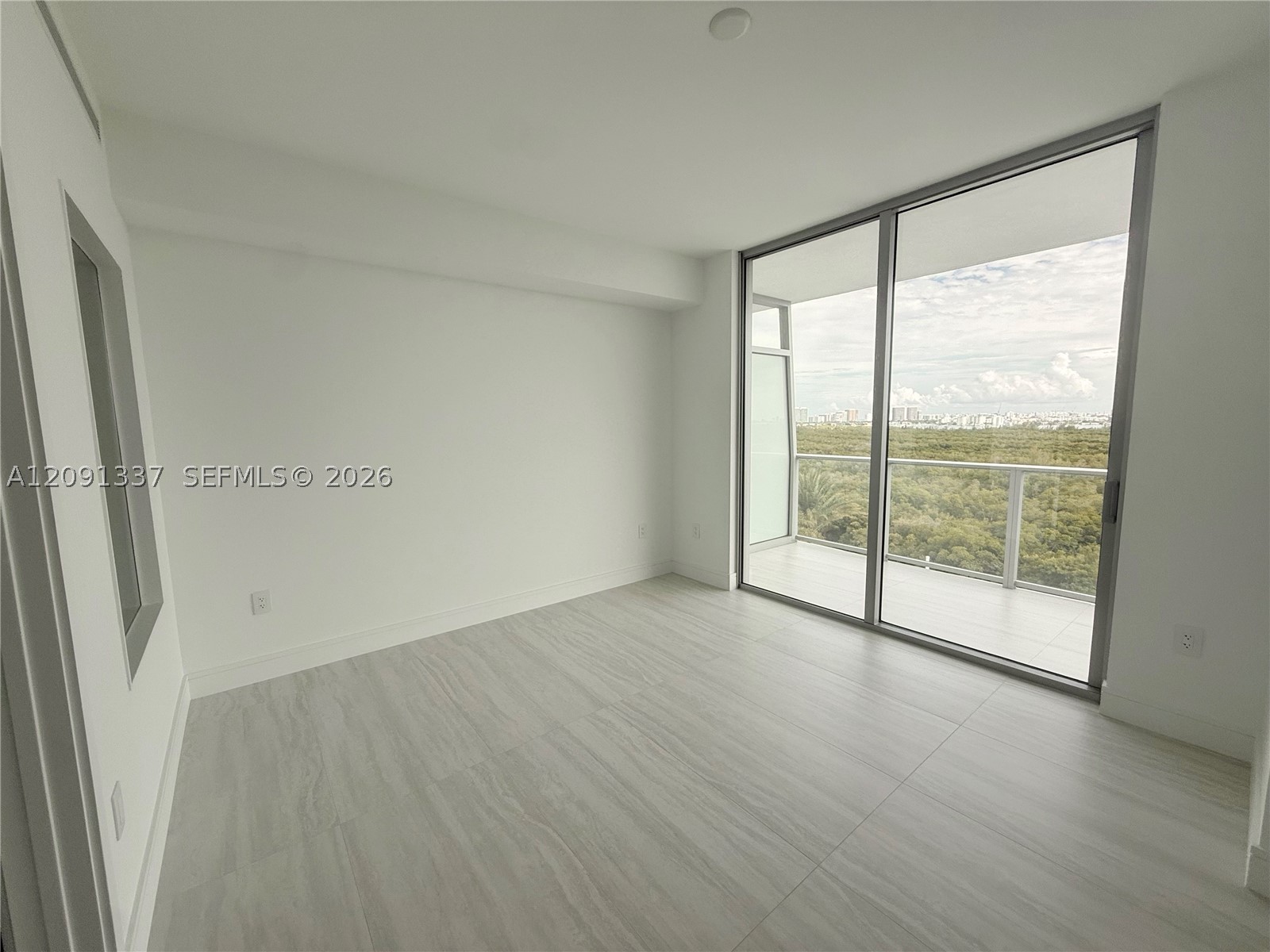 2411 Laguna Circle #903, North Miami FL 33181