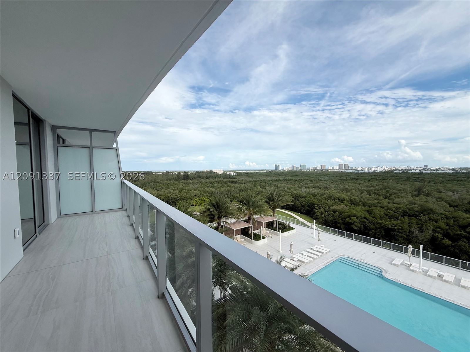 2411 Laguna Circle #903, North Miami FL 33181