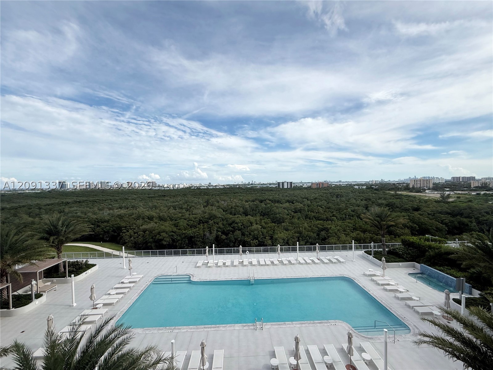 2411 Laguna Circle #903, North Miami FL 33181