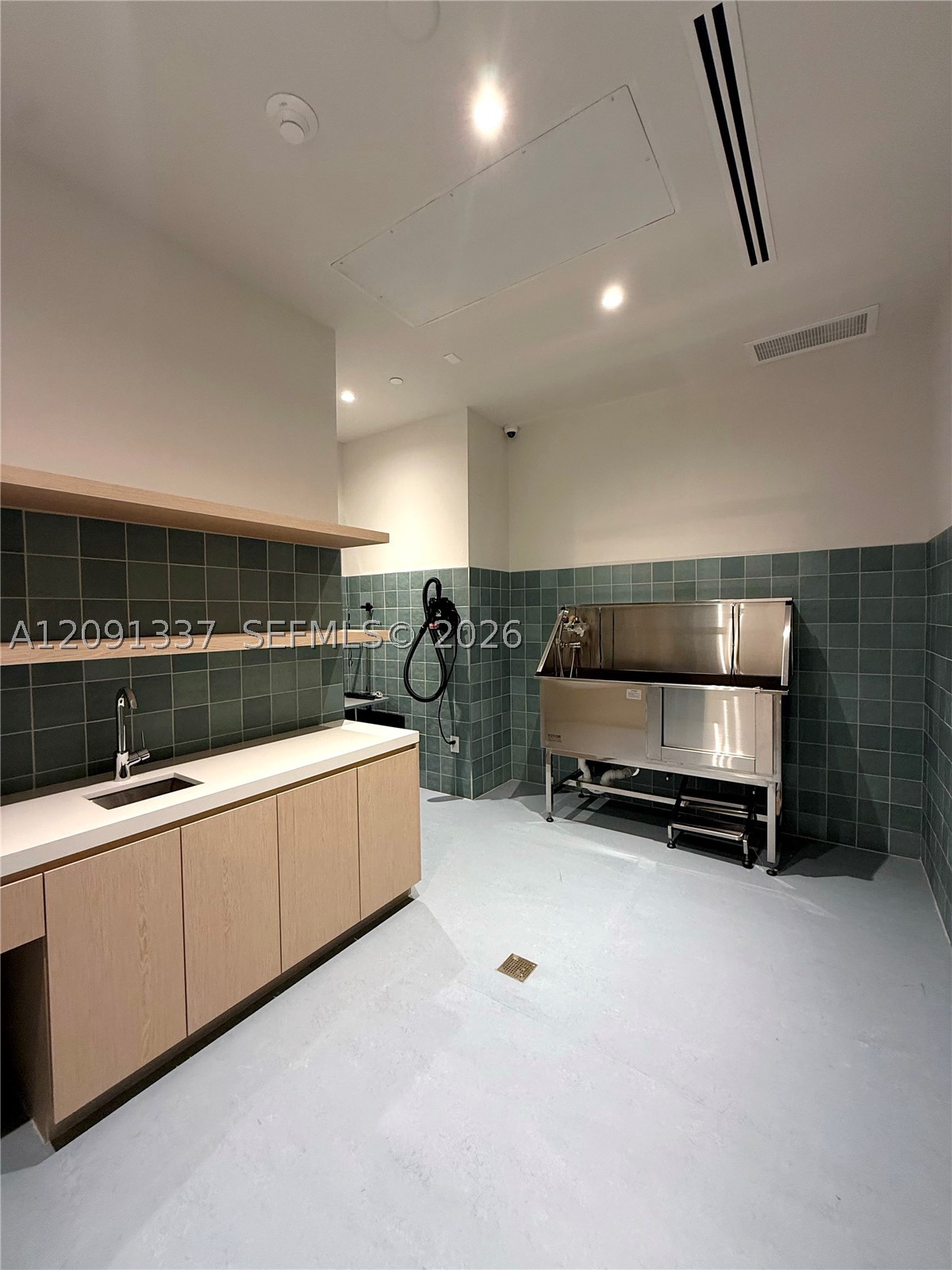 2411 Laguna Circle #903, North Miami FL 33181
