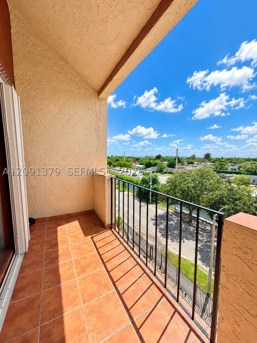 1075 W 68th St #415, Hialeah FL 33014