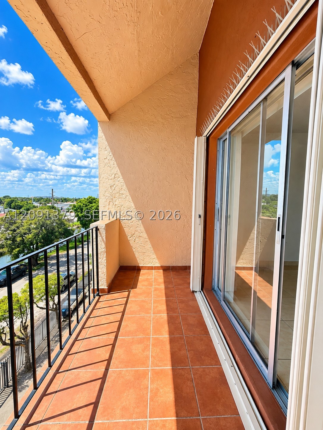 1075 W 68th St #415, Hialeah FL 33014