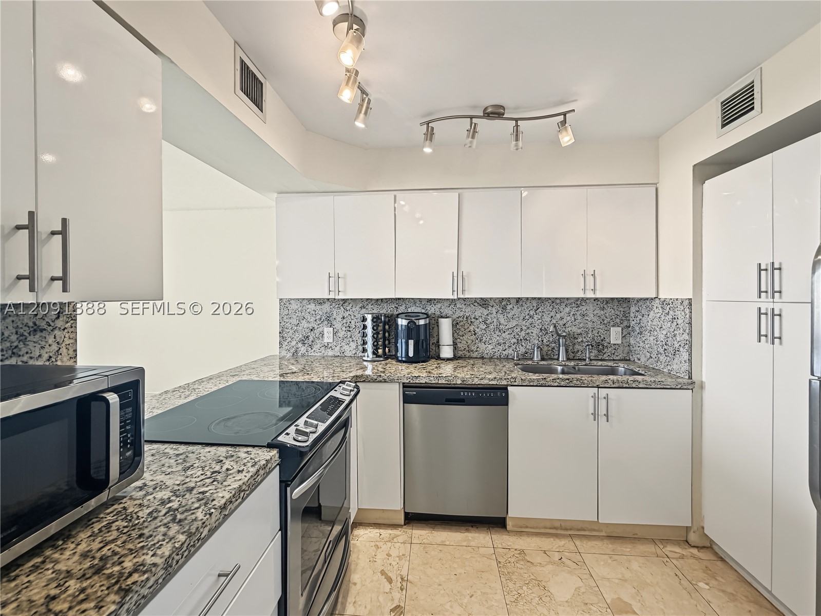 900 Bay Dr #221, Miami Beach FL 33141