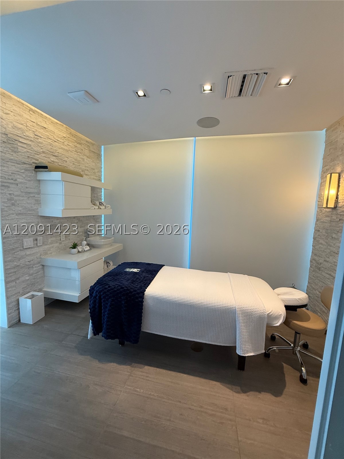 17475 Collins Ave #2003, Sunny Isles Beach FL 33160
