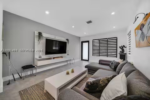 315 NW 40th St, Miami FL 33127