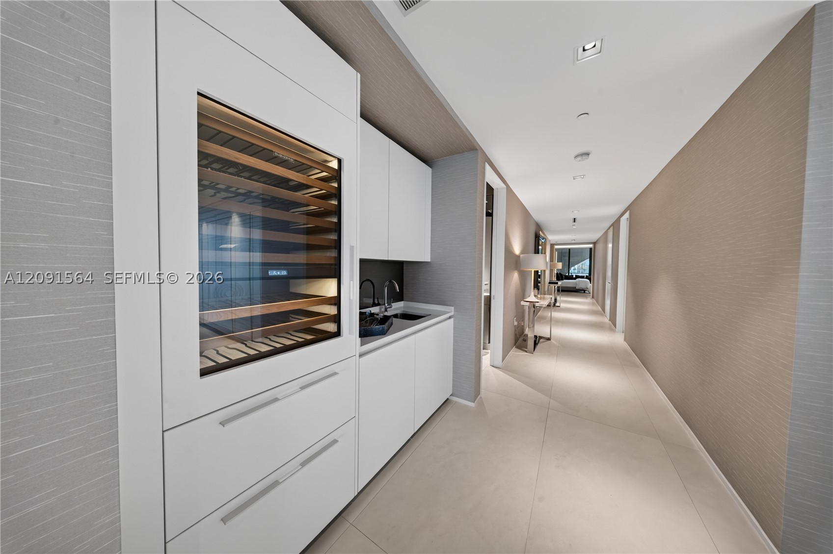1000 NE Biscayne Blvd #2202, Miami FL 33132