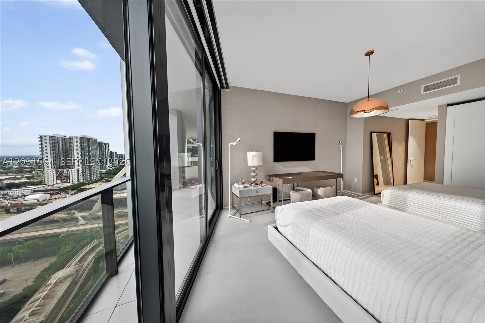 1000 NE Biscayne Blvd #2202, Miami FL 33132