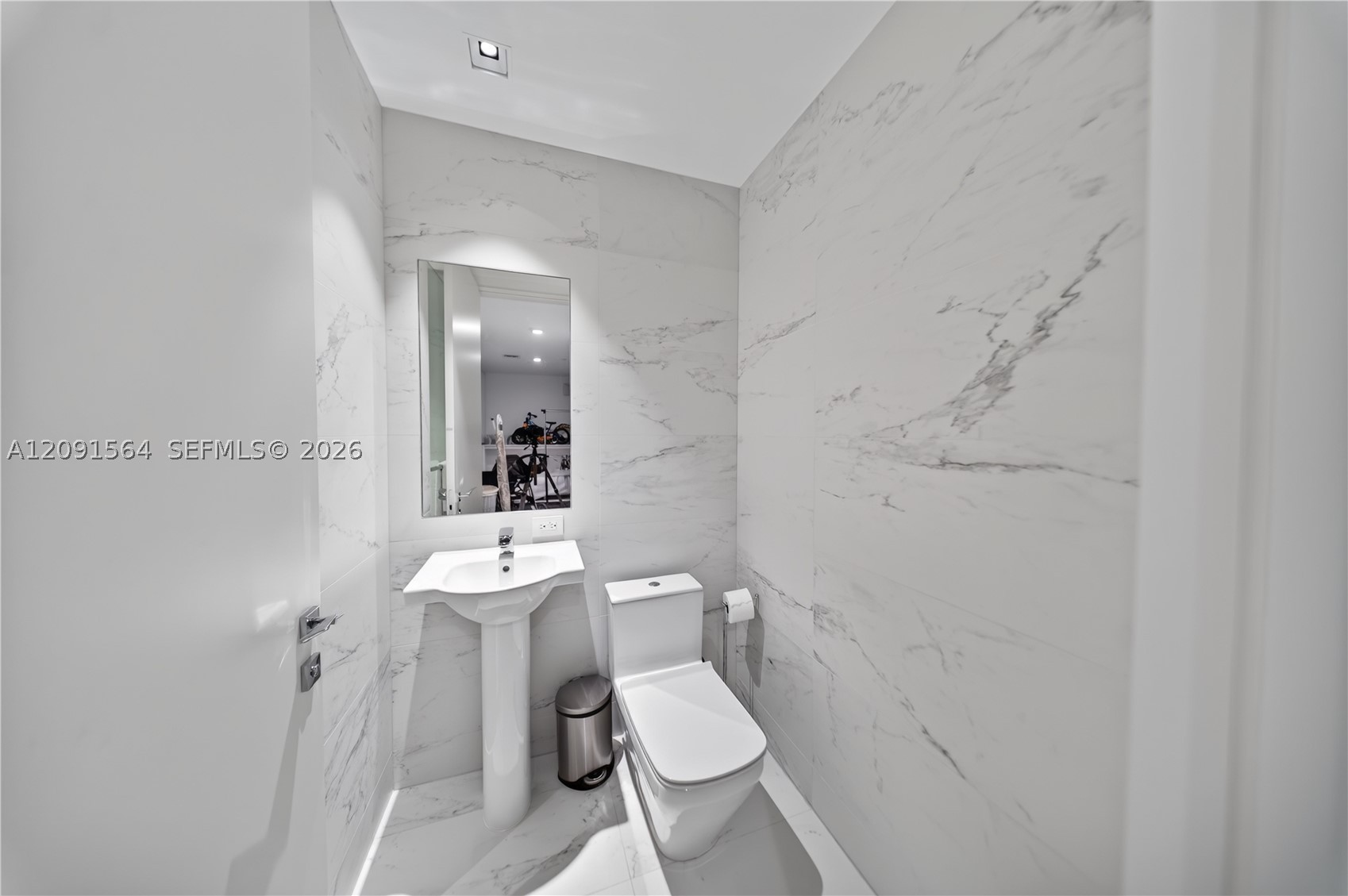 1000 NE Biscayne Blvd #2202, Miami FL 33132