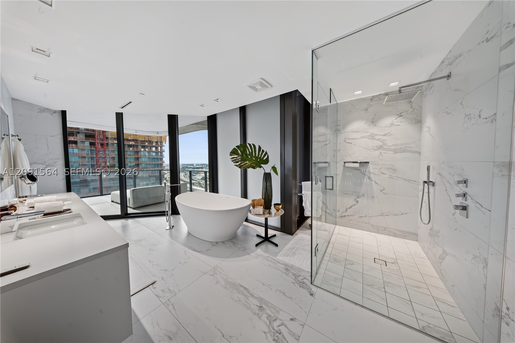 1000 NE Biscayne Blvd #2202, Miami FL 33132