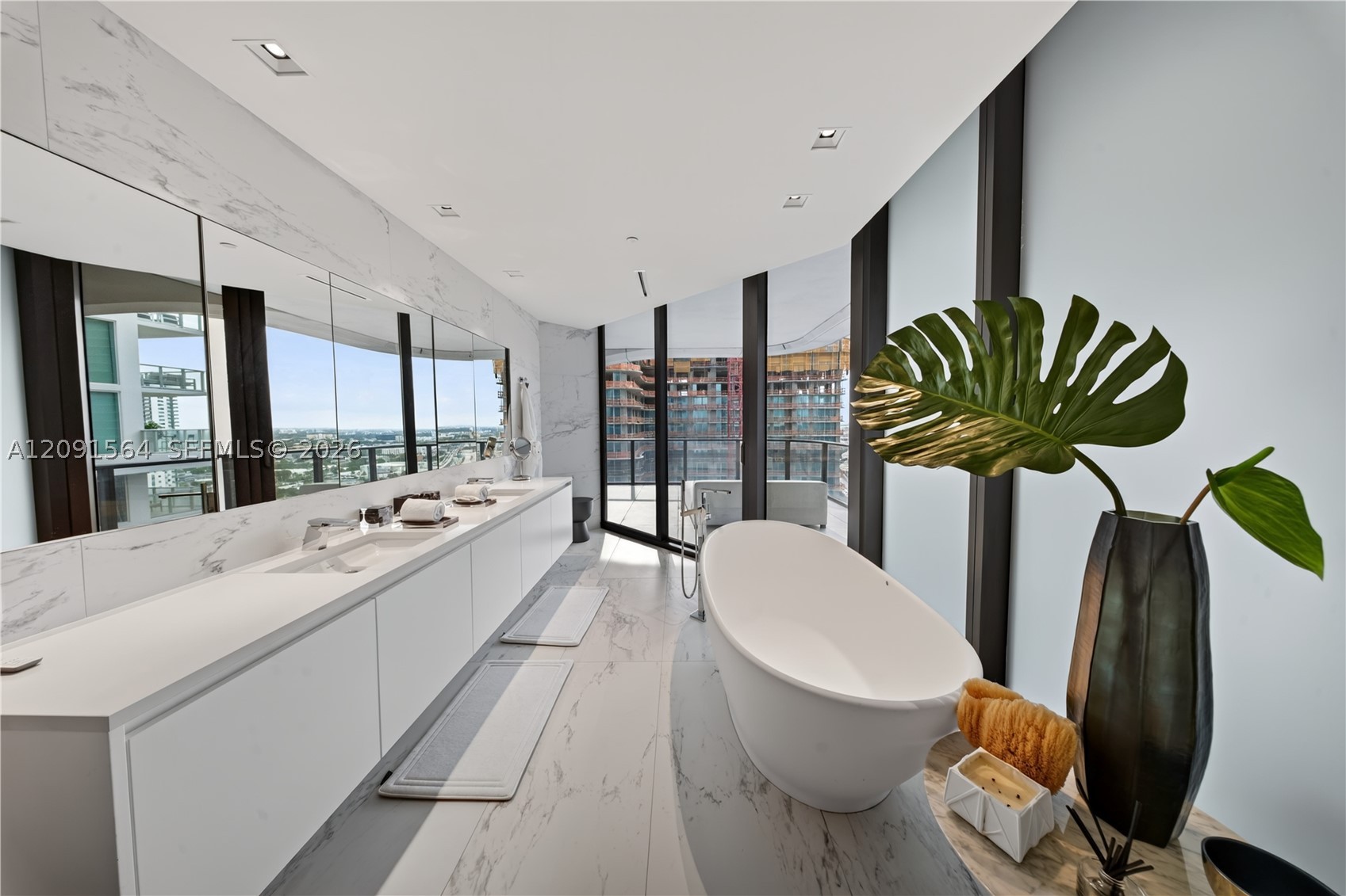 1000 NE Biscayne Blvd #2202, Miami FL 33132