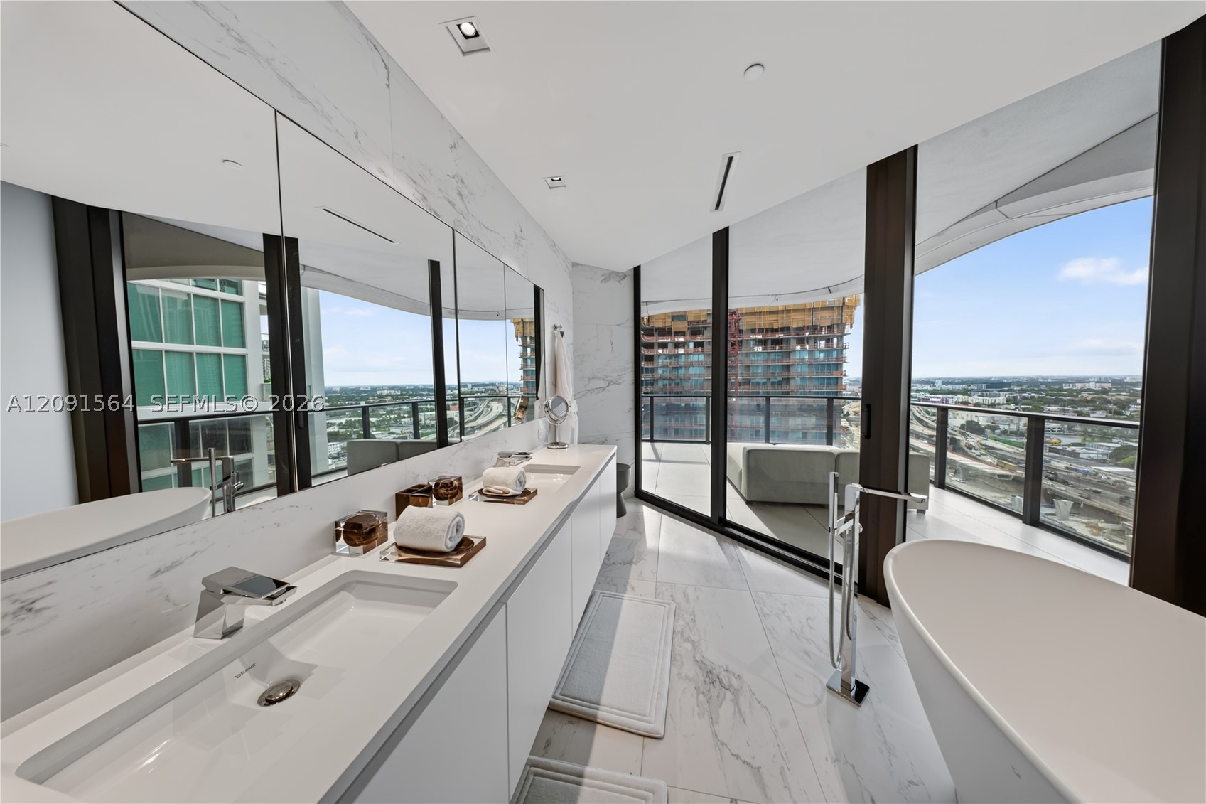 1000 NE Biscayne Blvd #2202, Miami FL 33132