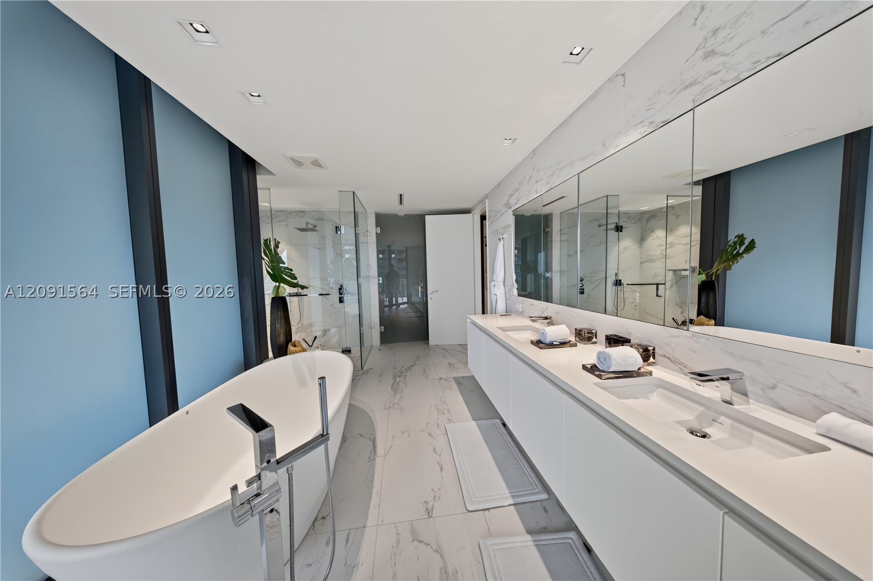 1000 NE Biscayne Blvd #2202, Miami FL 33132