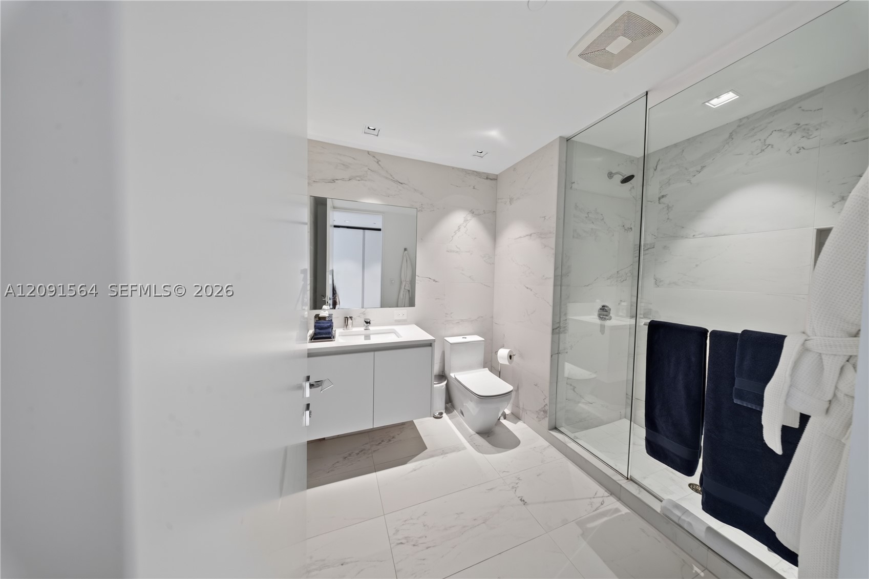 1000 NE Biscayne Blvd #2202, Miami FL 33132