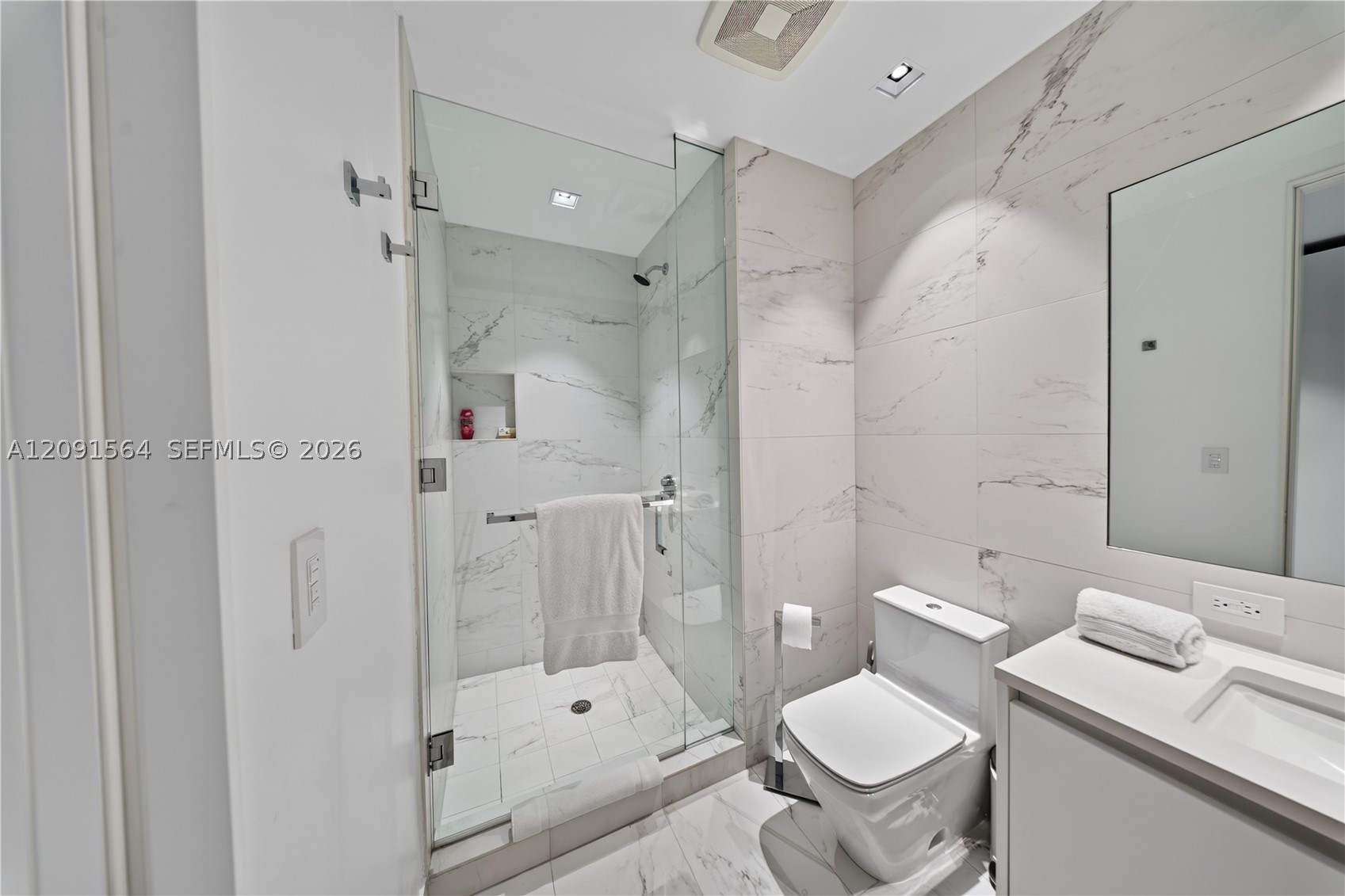 1000 NE Biscayne Blvd #2202, Miami FL 33132