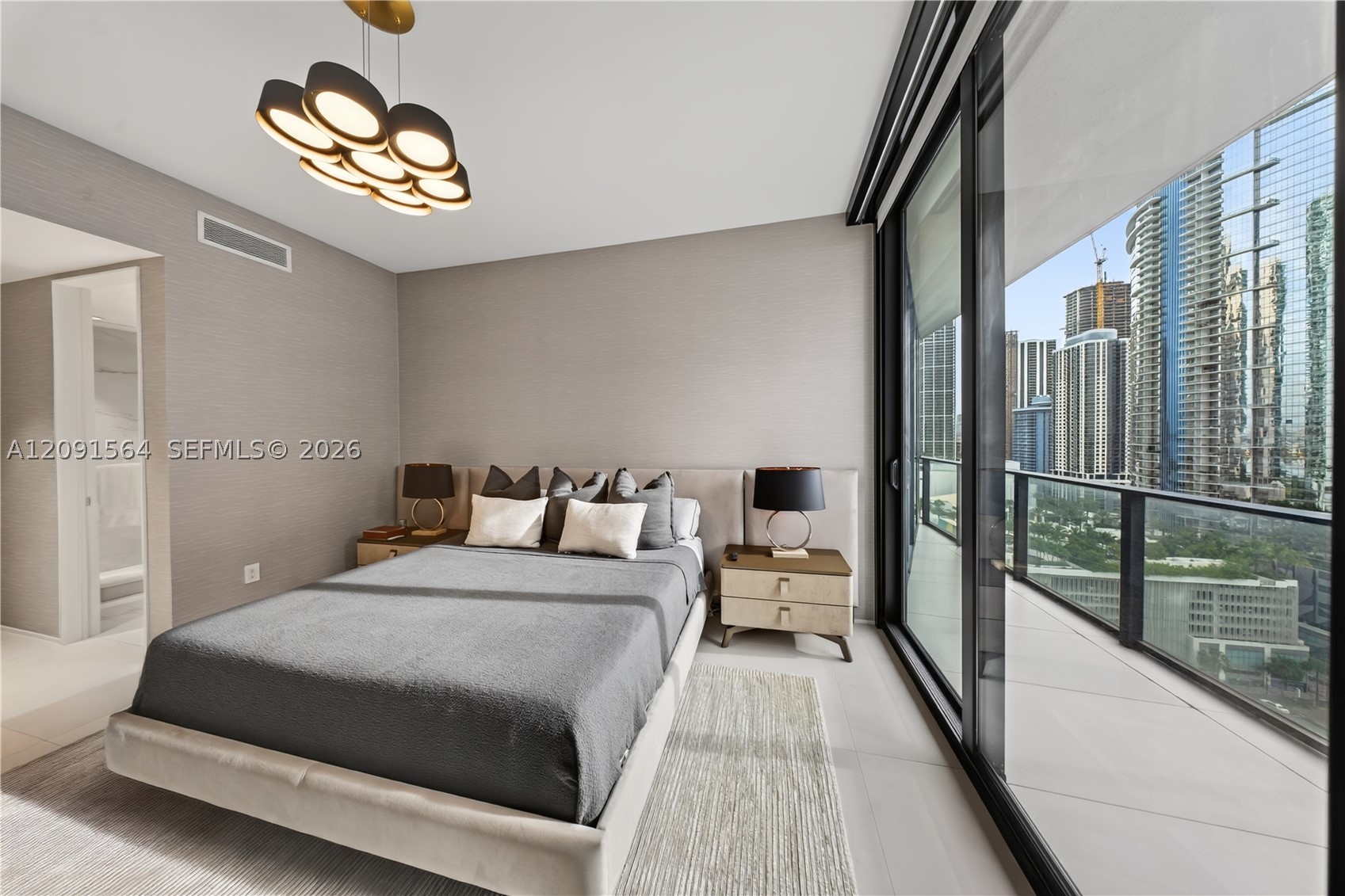 1000 NE Biscayne Blvd #2202, Miami FL 33132