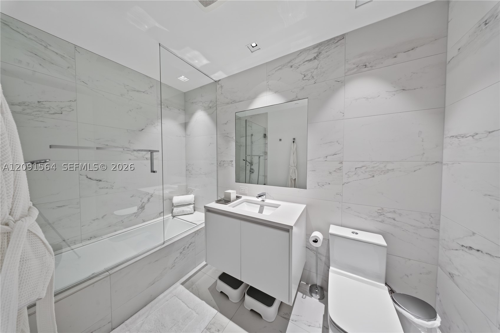 1000 NE Biscayne Blvd #2202, Miami FL 33132
