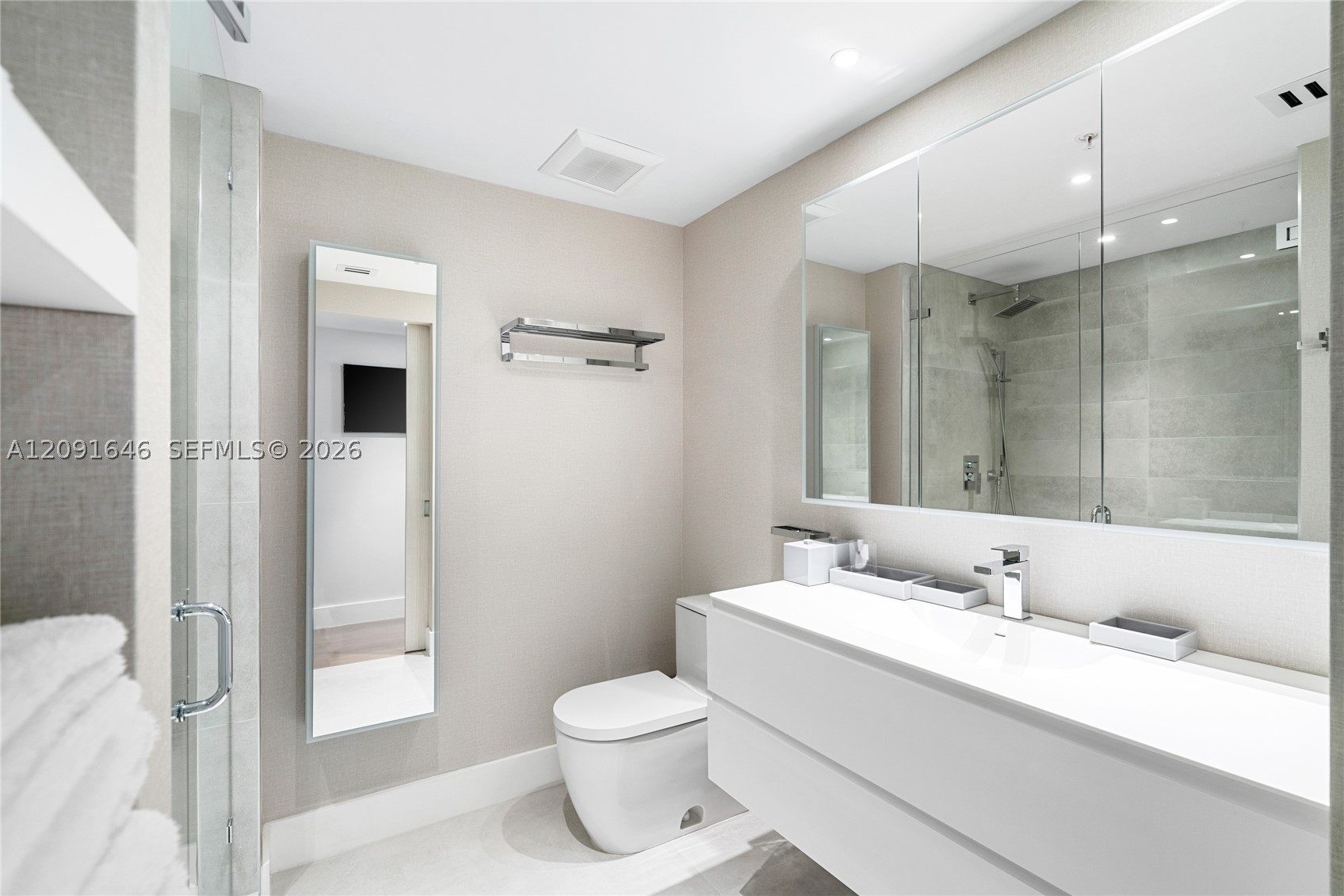 801 Brickell Key Blvd #1512, Miami FL 33131