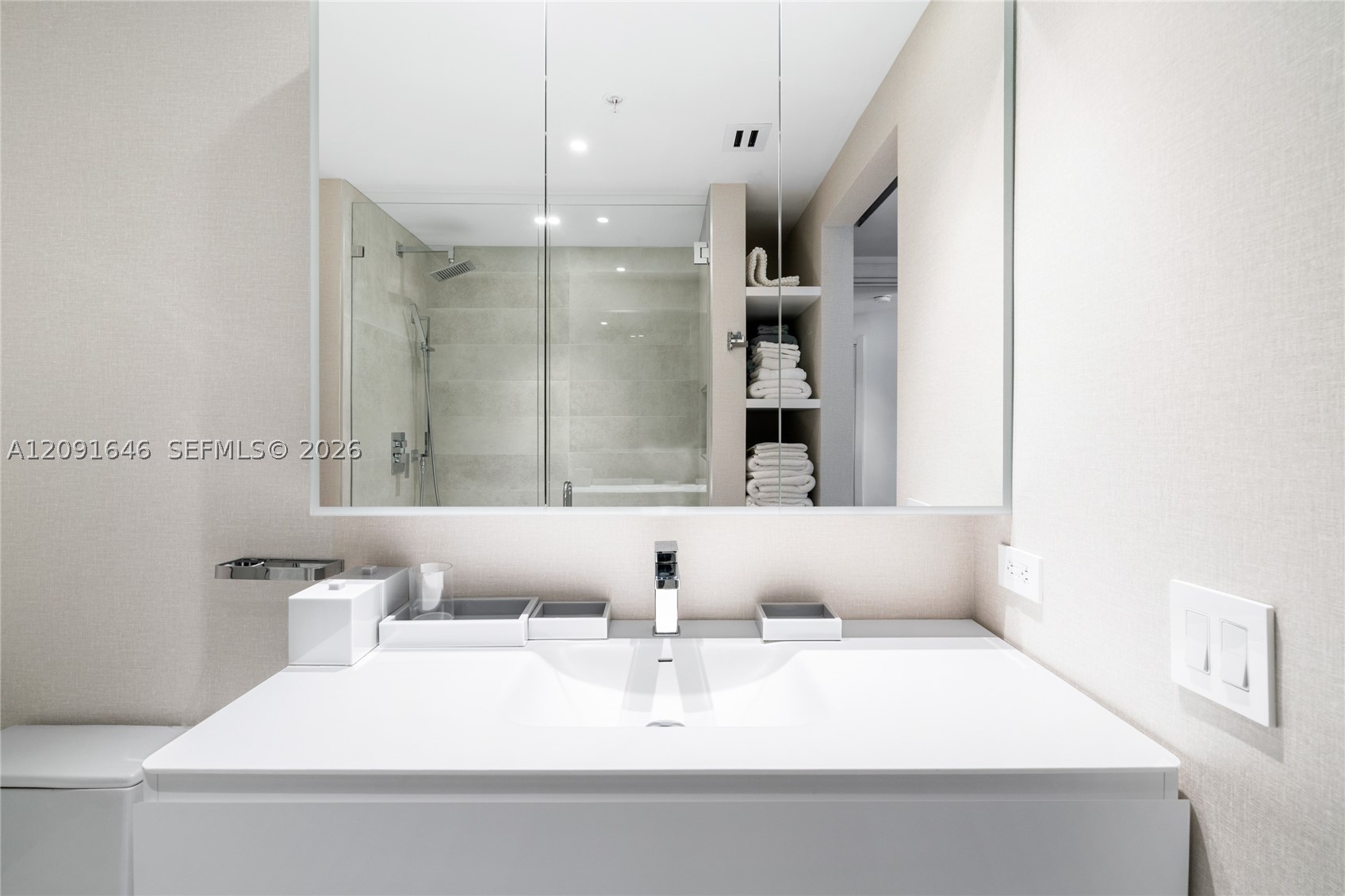 801 Brickell Key Blvd #1512, Miami FL 33131