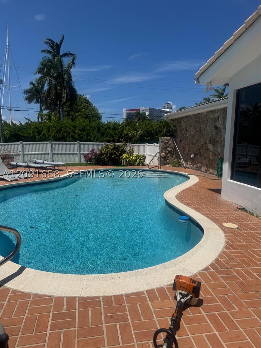 600 Hibiscus Dr, Hallandale Beach FL 33009