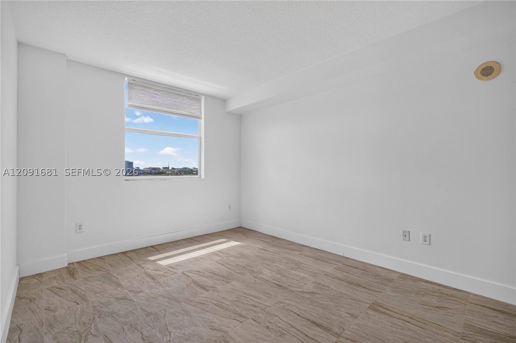 1 Glen Royal Pkwy #903, Miami FL 33125