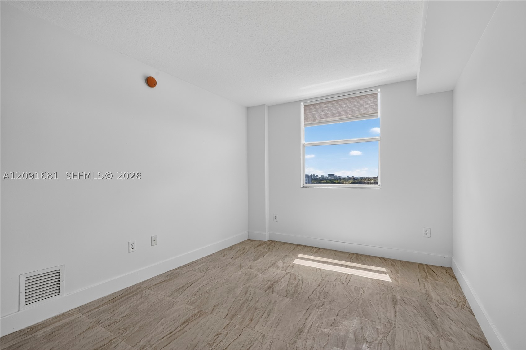 1 Glen Royal Pkwy #903, Miami FL 33125