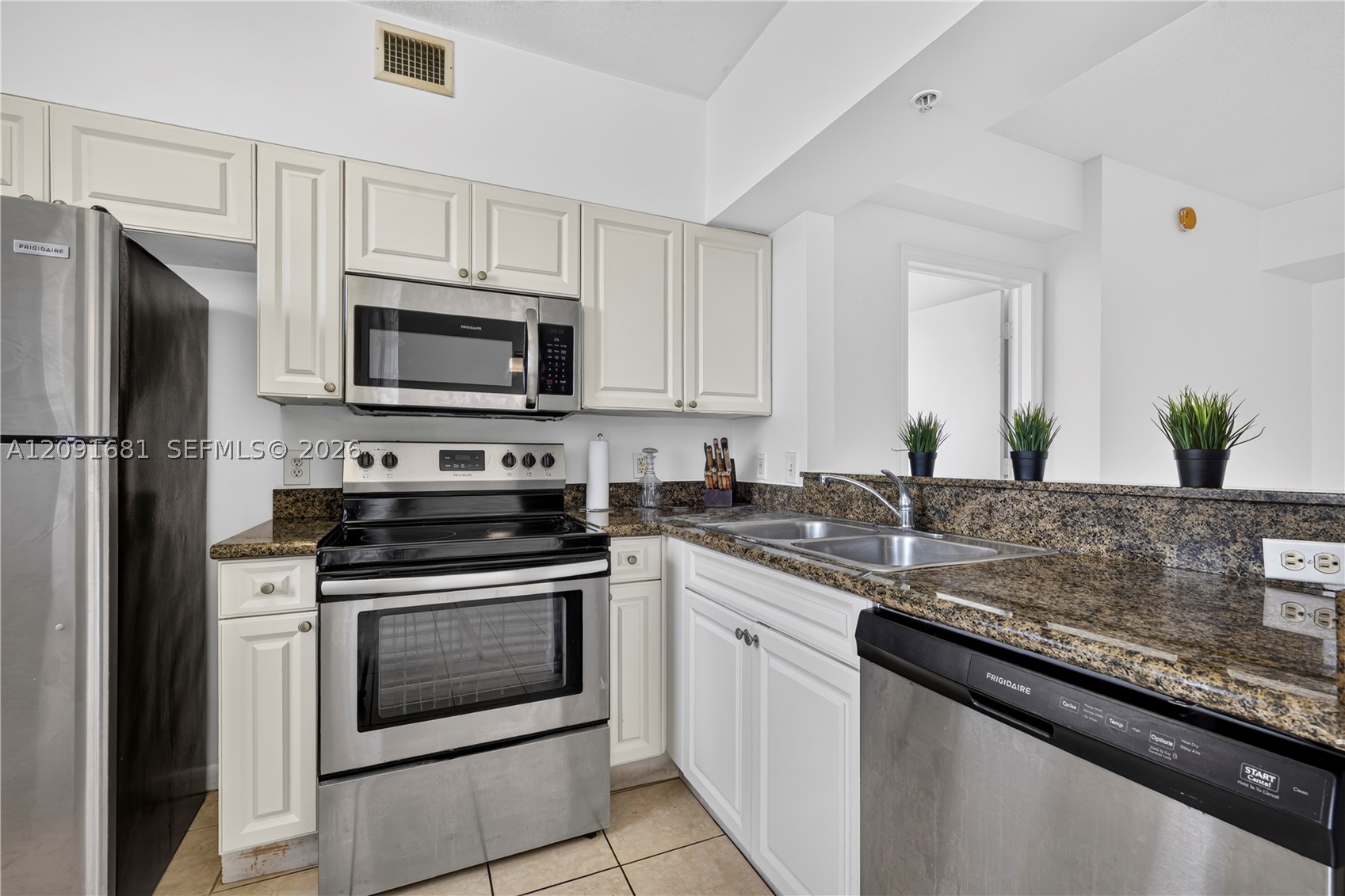1 Glen Royal Pkwy #903, Miami FL 33125
