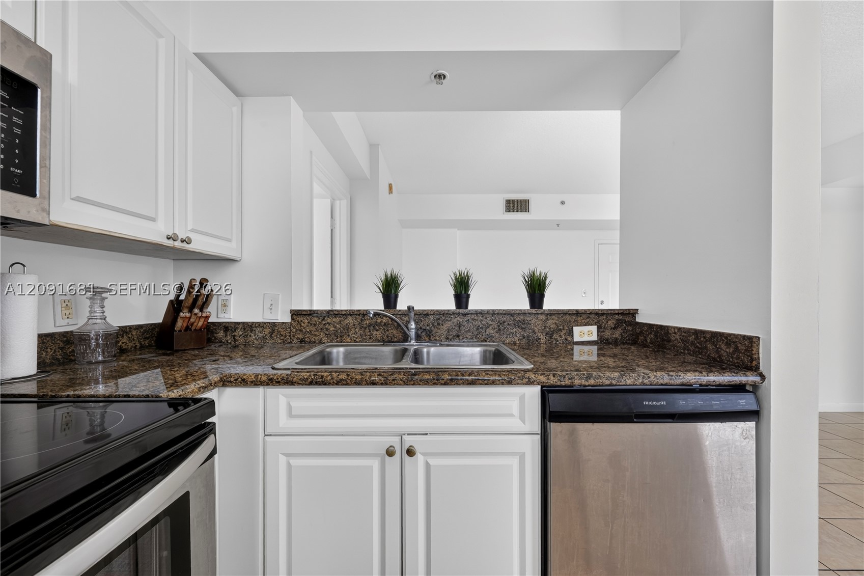 1 Glen Royal Pkwy #903, Miami FL 33125