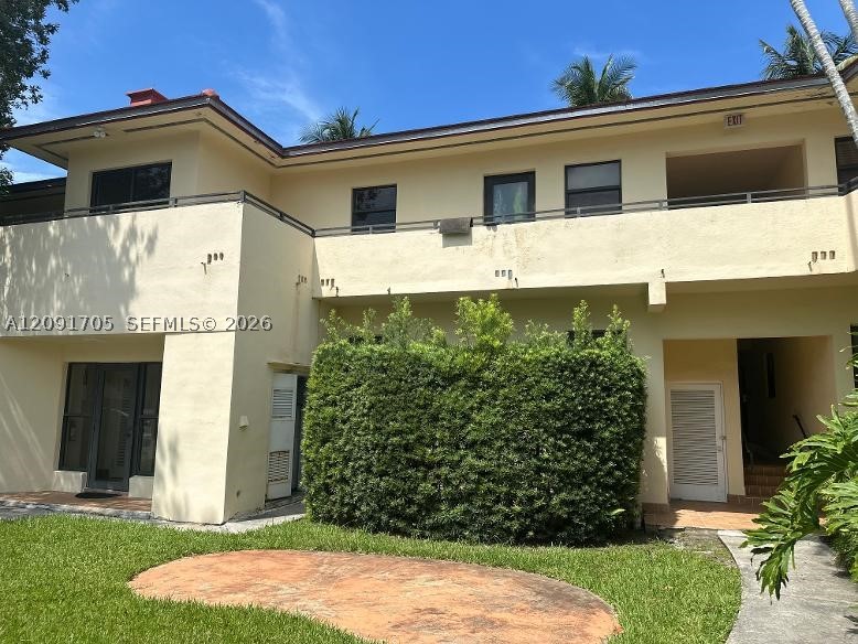 32 Camden Dr #8, Bal Harbour FL 33154