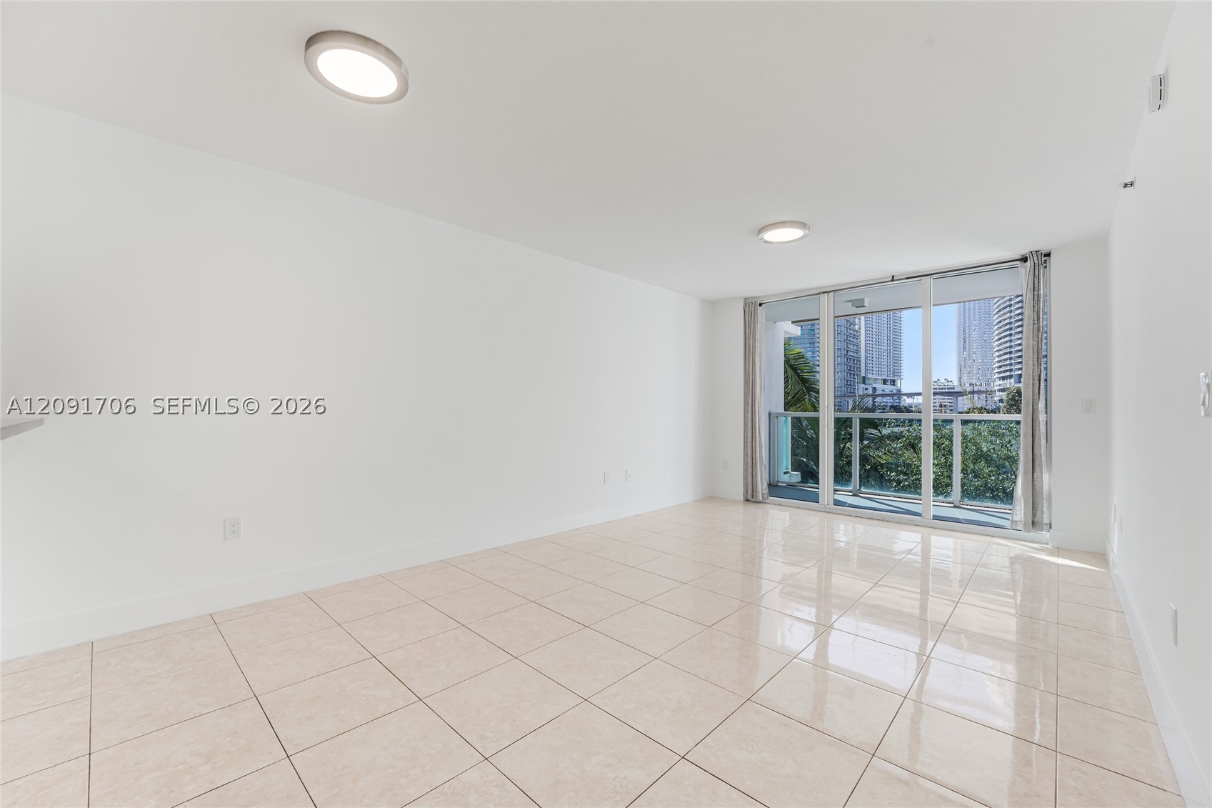 31 SE 5th St #409, Miami FL 33131