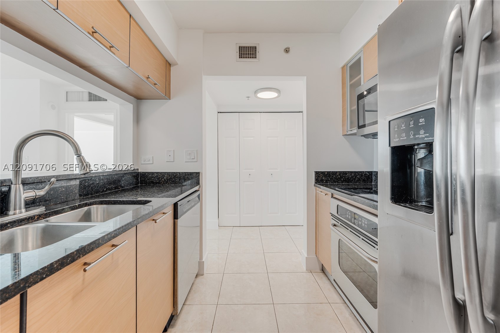 31 SE 5th St #409, Miami FL 33131