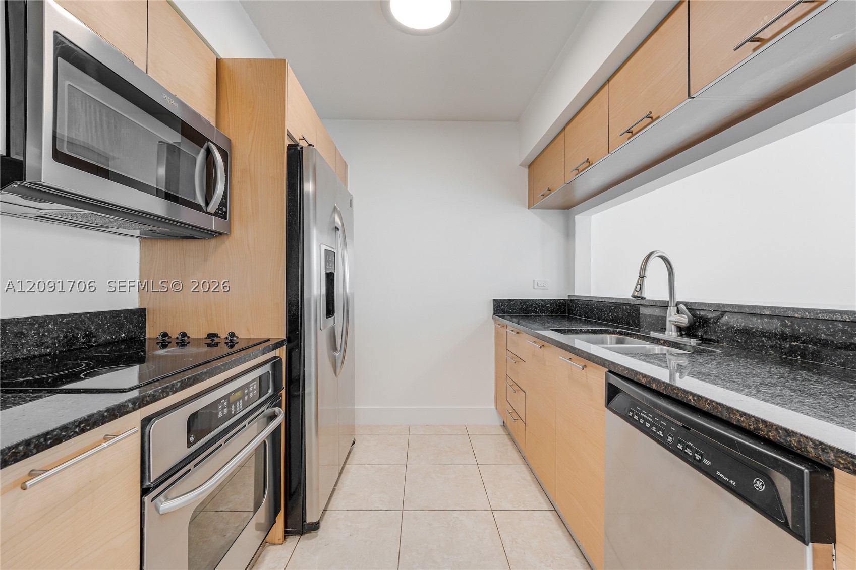 31 SE 5th St #409, Miami FL 33131
