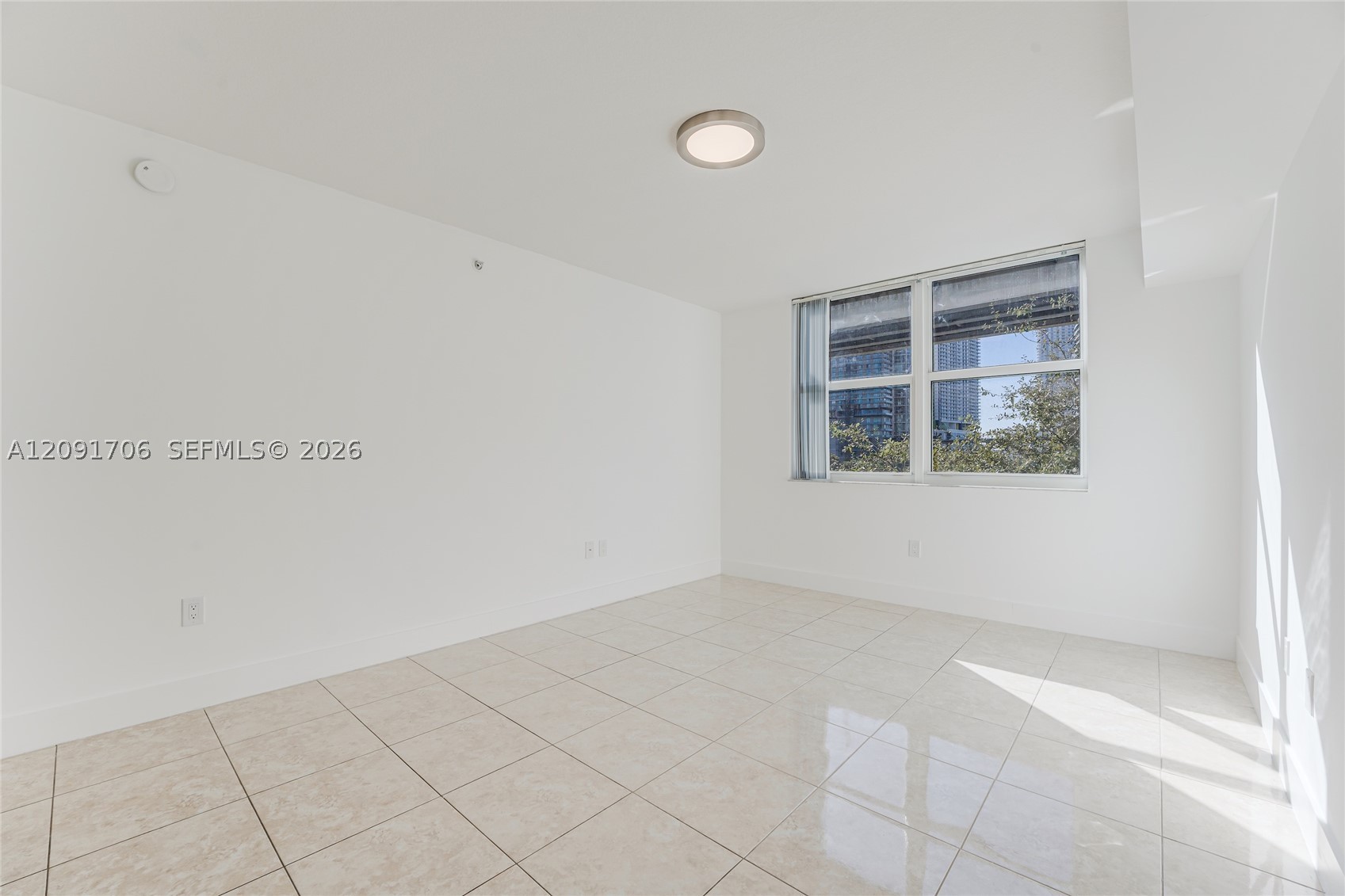 31 SE 5th St #409, Miami FL 33131