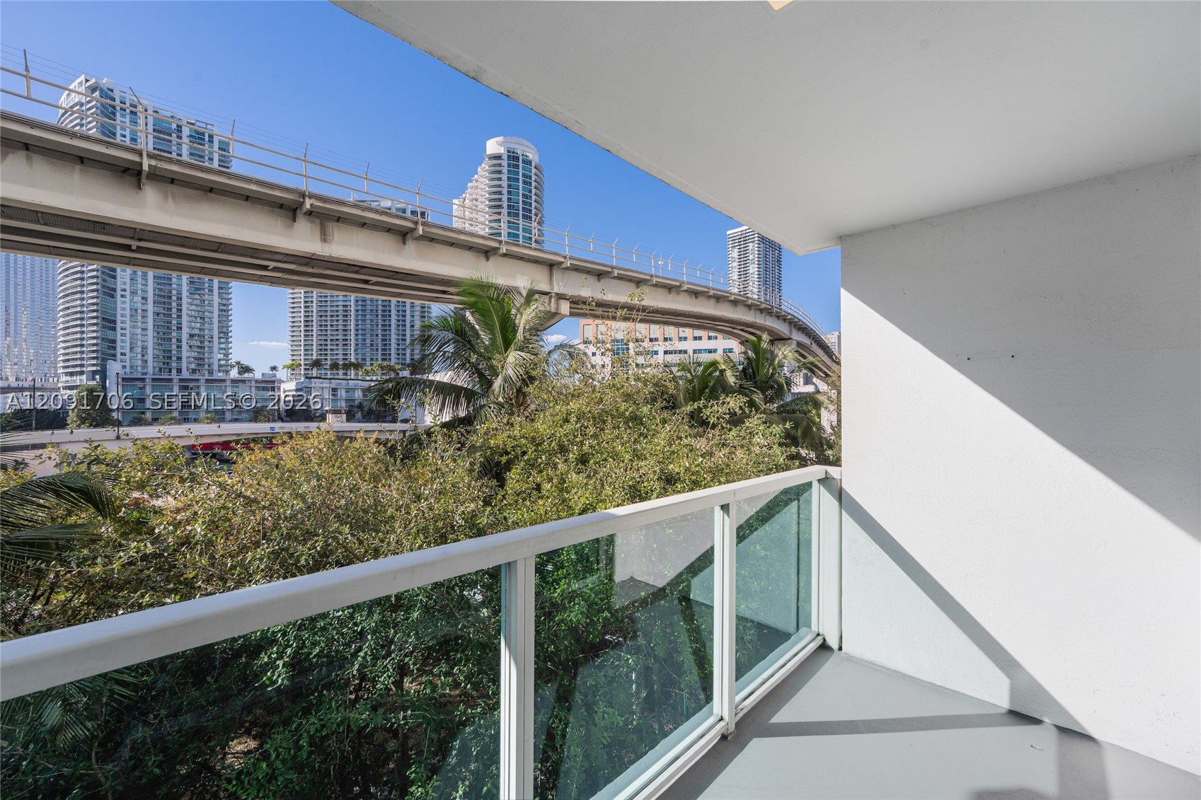31 SE 5th St #409, Miami FL 33131
